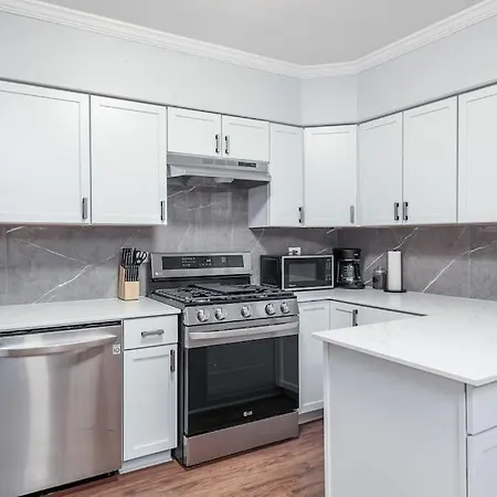 Beautiful Remodeled Penthouse Unit In Old Town Villa