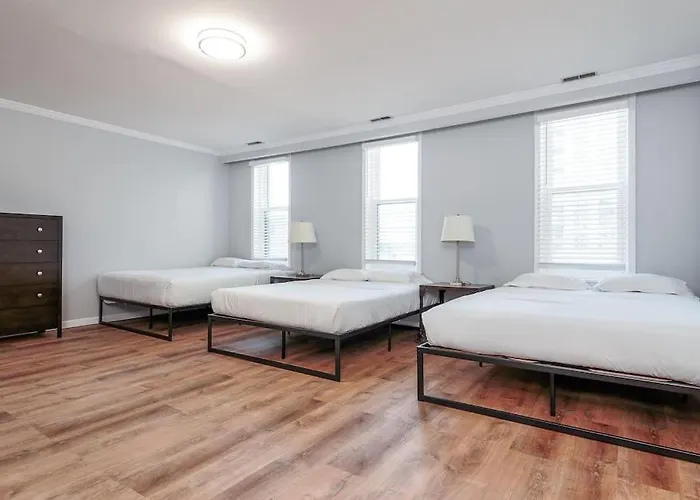 Beautiful Remodeled Penthouse Unit In Old Town * Chicago